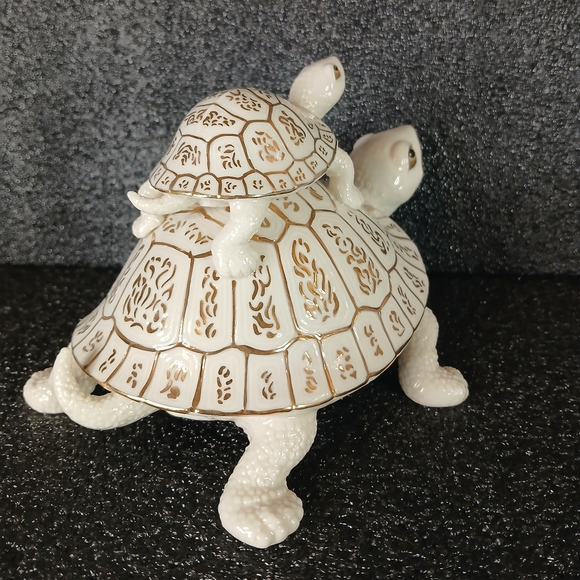 LENOX Woodland Turtle Figurine - White and Gold - Picture 3 of 8